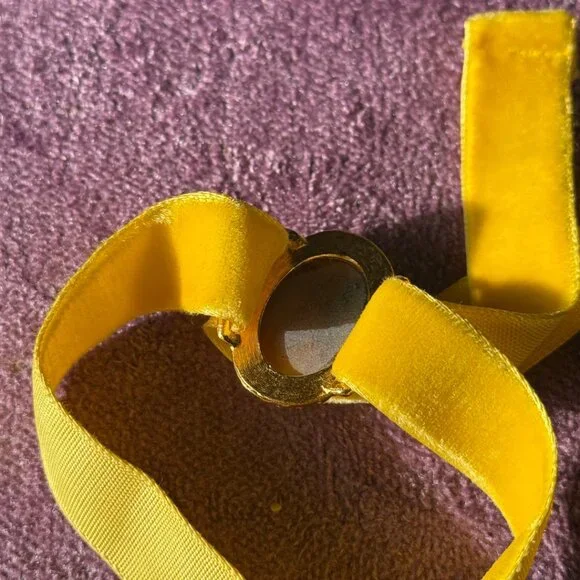 Victorian Yellow Velvet Cameo Choker - Picture 4 of 7